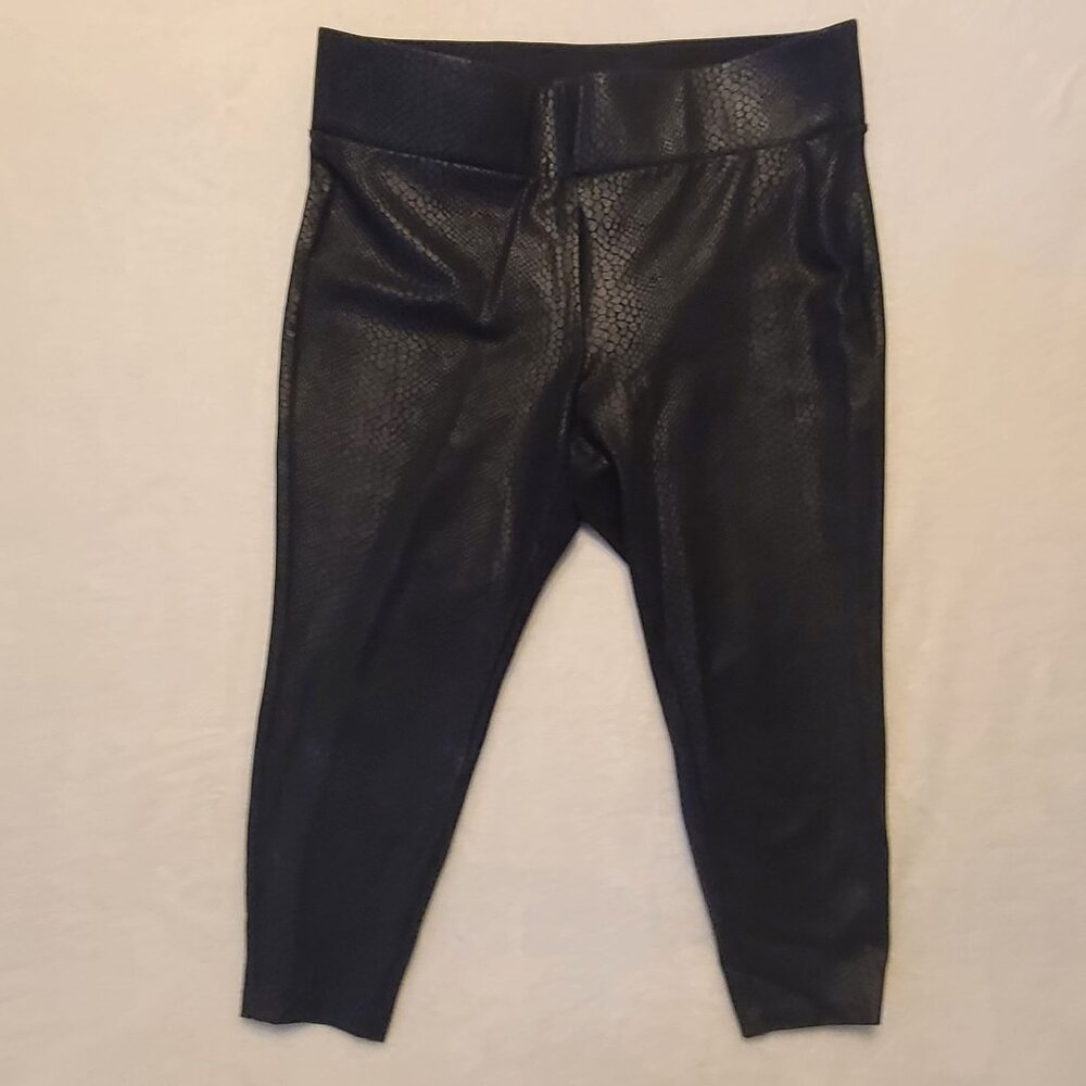 Torrid Pixie Cropped Snake Print Leggings Pull On Pants Size 2R - Picture 2 of 9
